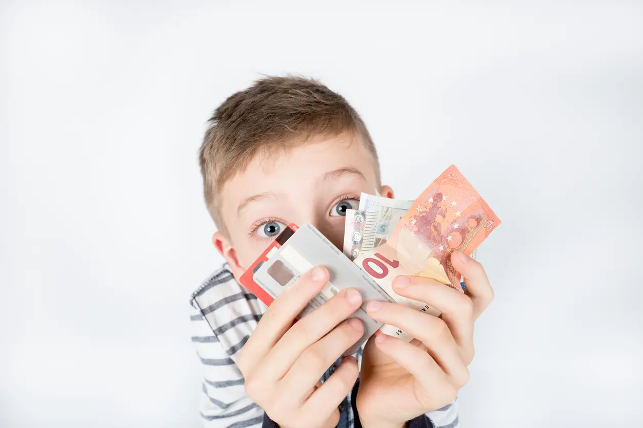 Un ado avec de l'argent