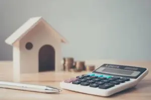 Une calculatrice et une maison