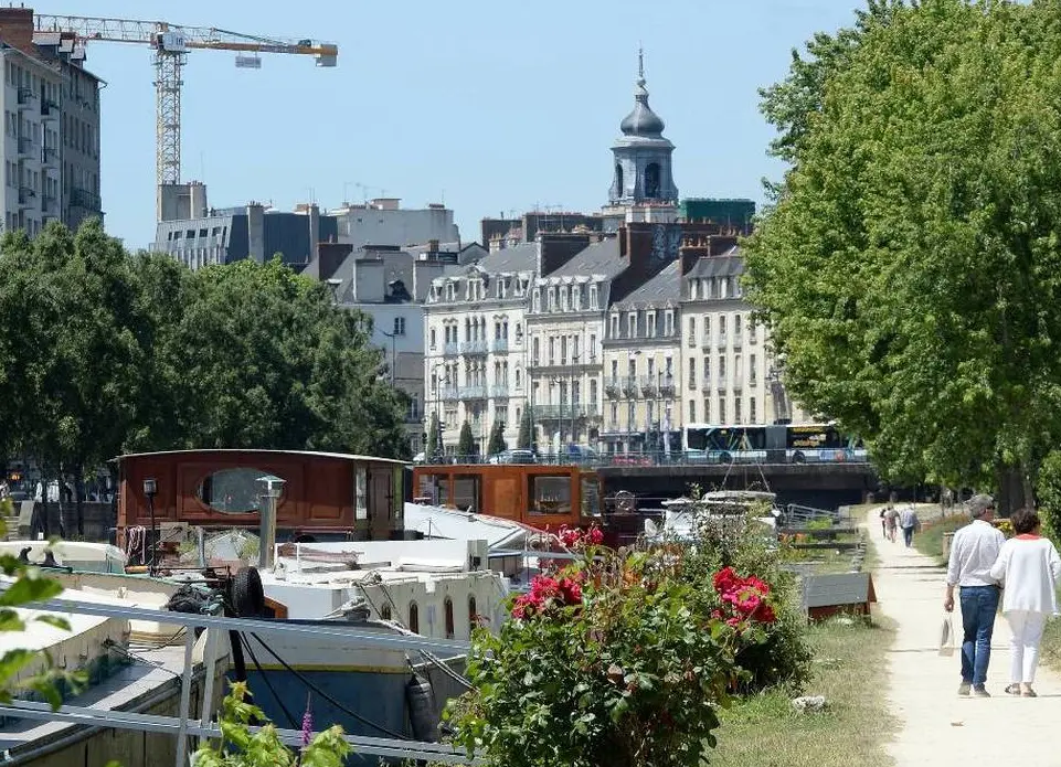 Couple se baladant sur les bords de la Vilaine Couple se baladant sur les bords de la Vilaine