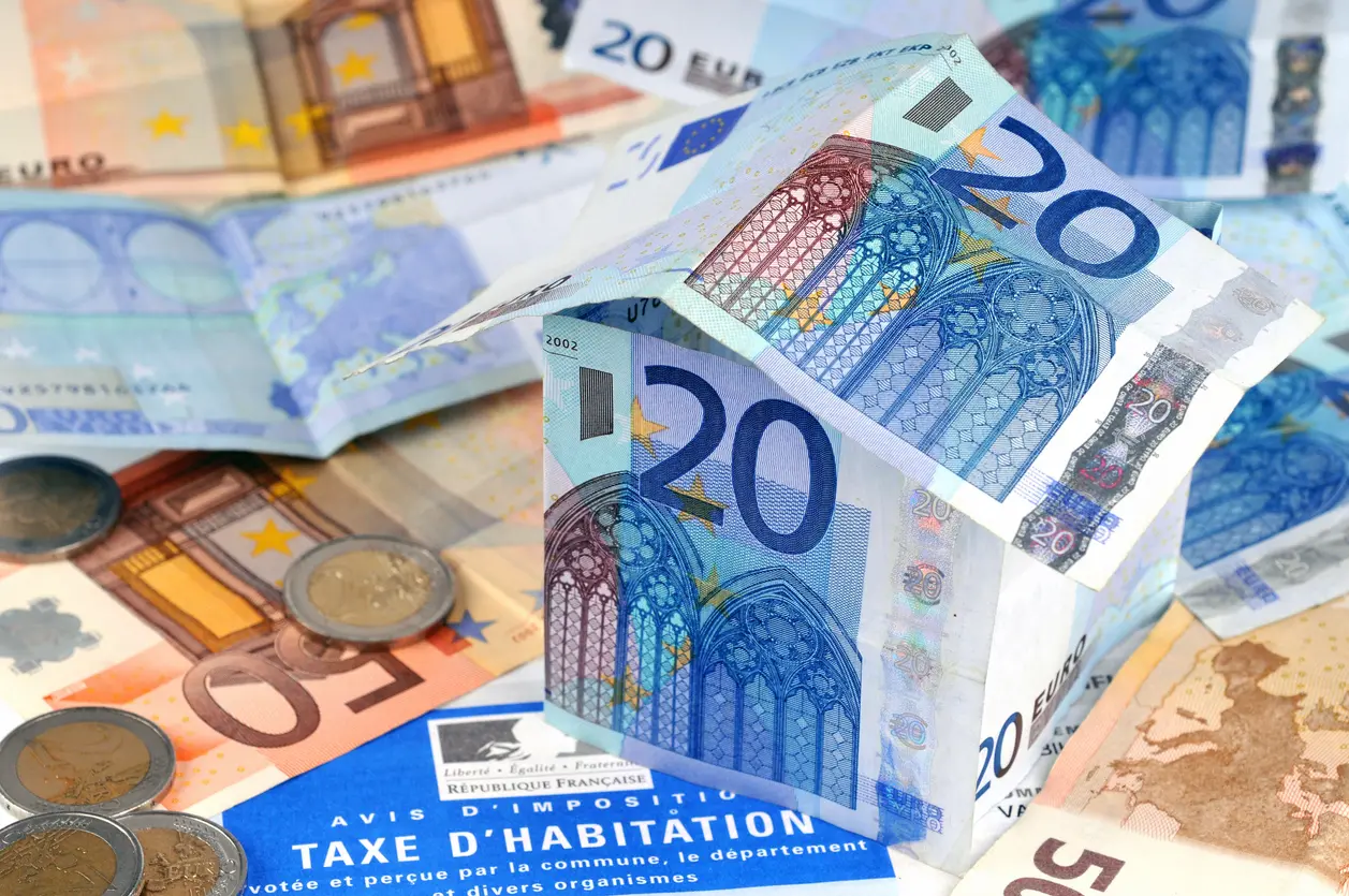 Des billets et des pièces de monnaie